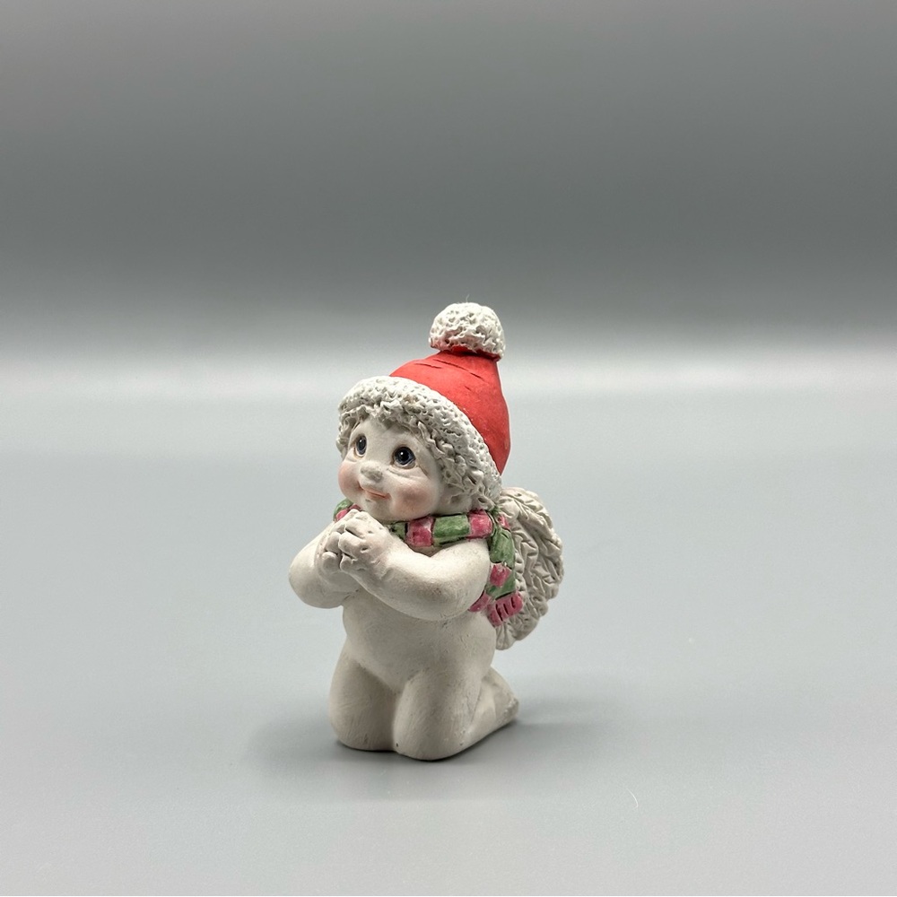 Rare vintage Dreamsicles Figurine Tiny Praying Santa Hat Angel Kristin 2000